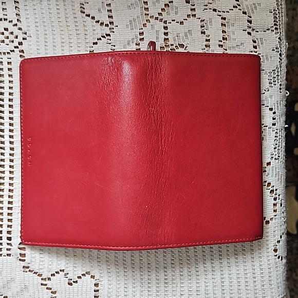 COACH Vintage Y2K Red Glovetanned Leather Wallet with Embossed Logo & Cartouche - Picture 5 of 16